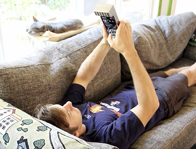 Původně šlo o vtip. Toto pouzdro vás odnaučí používat smartphone