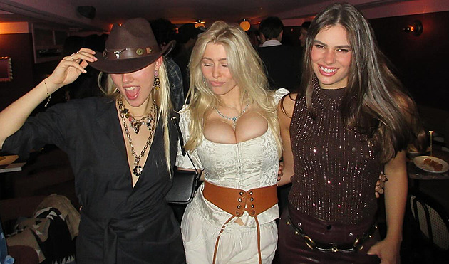 Dceři supermodelky Claudie Schifferové je 21 let, jablko nepadlo daleko od stromu