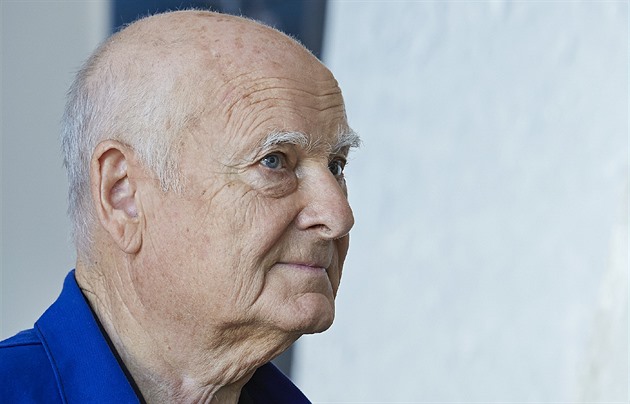 Zemřel výtvarník Theodor Pištěk, za kostýmy k Amadeovi získal Oscara