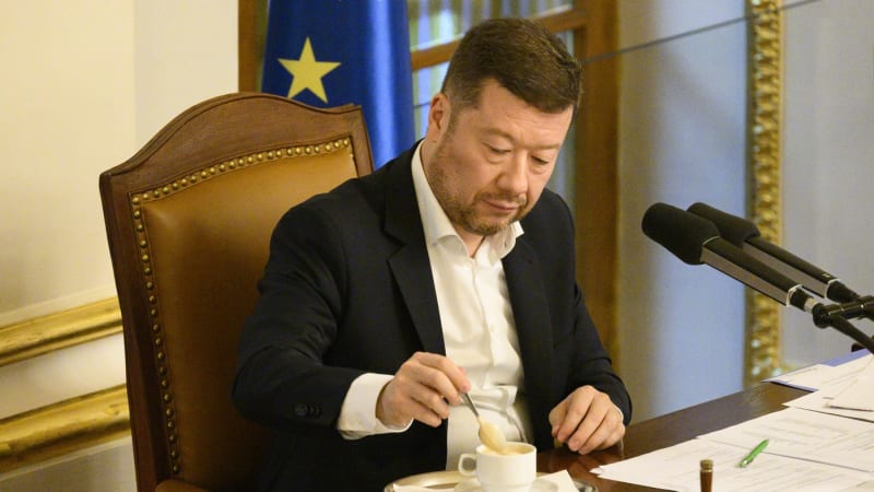 Sněmovna může vládě vyslovit důvěru v půlce ledna, oznámil Okamura 