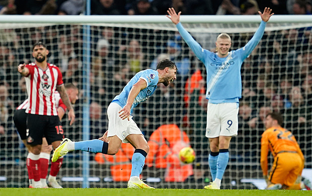 ONLINE: Arsenal srazil gól v závěru, City se lídrovi přiblížilo. Do akce půjde Liverpool