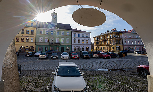 Náměstí v Jaroměři už nebude jen parkoviště, projekt počítá i s náplavkou
