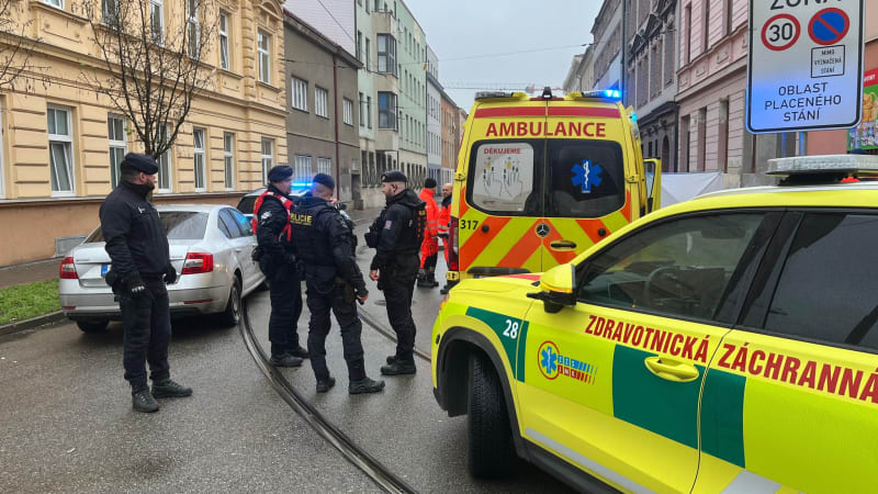Hrůza v Brně: Útočník na ulici napadl a pobodal ženu. Zraněním na místě podlehla