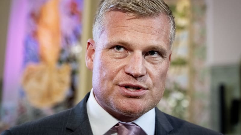 Prakticky jsem přestal chodit, vzkázal Turek z nemocnice. S ministrováním počítá