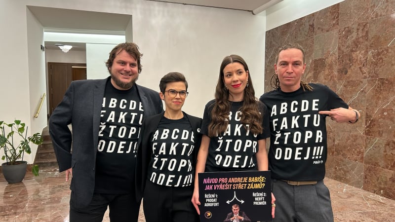 Piráti píšou do Bruselu kvůli Babišovu střetu zájmů. Nenávidí kapitalismus, rozohnil se Havlíček