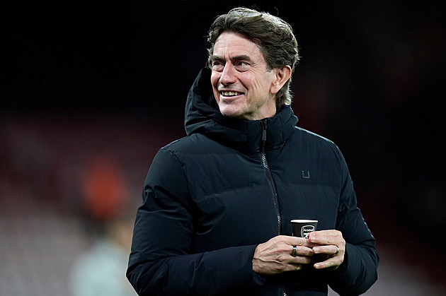 Nevšiml si, z čeho pije? Trenér Tottenhamu používal kelímek s logem Arsenalu