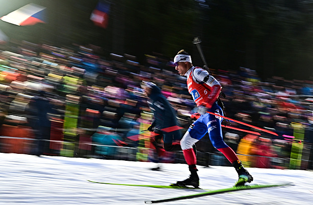 Biatlon ONLINE: Jede se hromadný závod, Krčmář na poslední položce chybuje