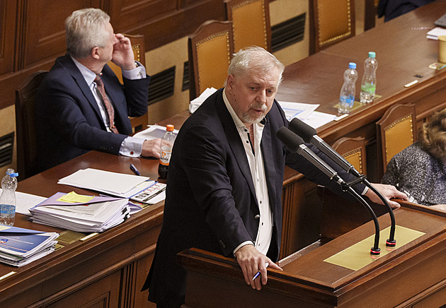 Nevím, co má norování lišek společného se stavebním zákonem, divil se Bendl