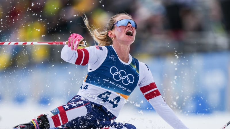 Zhroutila se a křičela bolestí. Digginsová „mimo tělo“ urvala medaili, i s pohmožděnými žebry