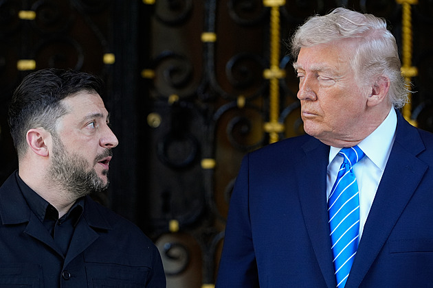 Trump na mě tlačí, vyzývá k ústupkům Ukrajinu, ne Rusko, uvedl Zelenskyj