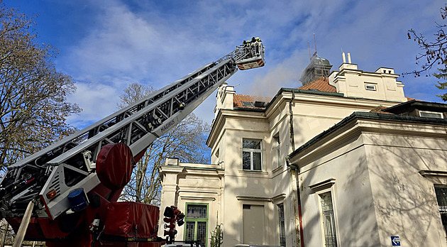 Požár v Bohnicích zřejmě založil pacient. Při jednání dostal panickou ataku, sám uhořel
