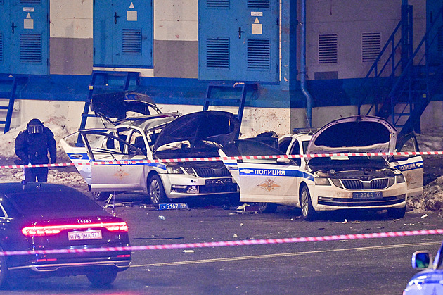 Útočník v Moskvě odpálil výbušné zařízení u policejního auta. Jeden policista zemřel