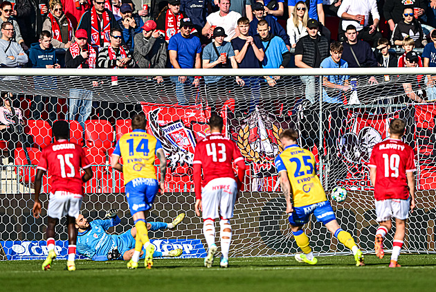 ONLINE: Pardubice - Teplice 0:1, boj o prostřední skupinu, Bílek dává penaltu
