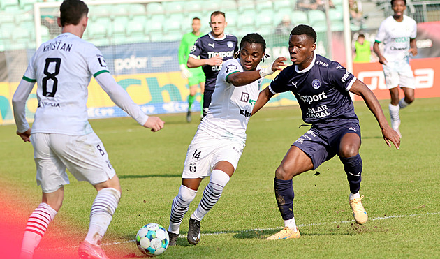 Karviná - Slovácko 0:2, hosté udrželi vedení i v deseti, v nastavení ještě zvýšili