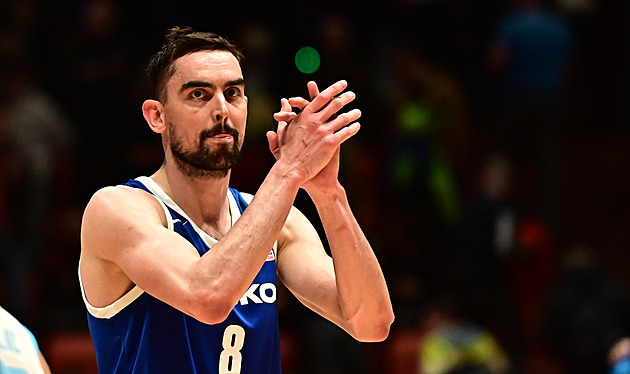 Hráči NBA v Jihlavě. Satoranský s Welschem chválí arénu: Je to český nadstandard