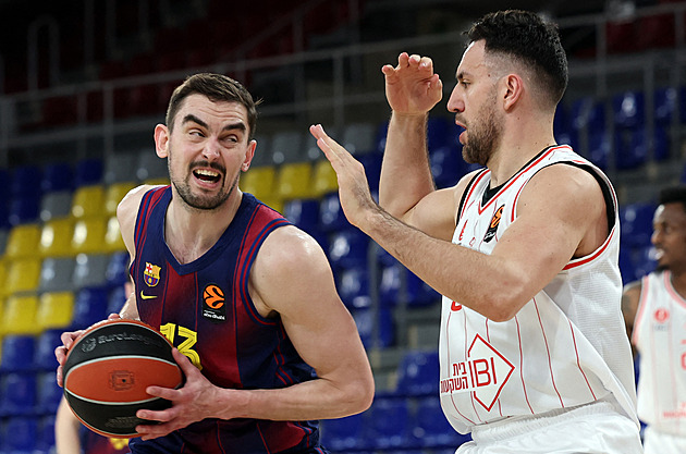 Barcelona  v Eurolize počtvrté v řadě prohrála. Satoranský dal Hapoelu 11 bodů