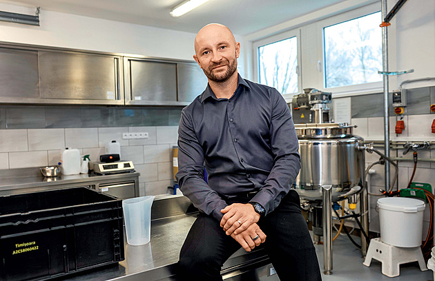 Šedivění vlasů lze zvrátit. A ani plešatění nemusí být definitivní, vysvětluje chemik