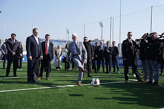 Spanilé cesty prezidentů po krajích. Zeman byl dražší, Pavel tají, na co dal miliony