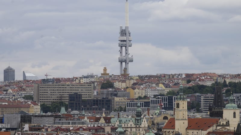 Hodina Země „zhasne“ v sobotu známé budovy: Zapojí se Žižkovská věž i brněnský hrad Špilberk