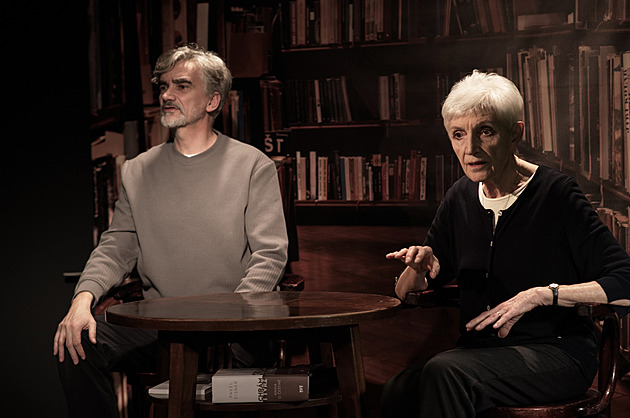 RECENZE: Myšička s Engelovou píšou v Dejvickém divadle milostný dopis češtině