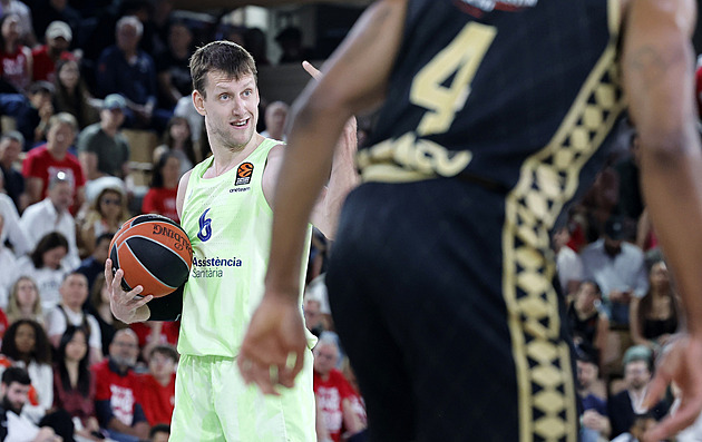 Veselý znovu v roli střelce, ale Barceloně se euroligové čtvrtfinále vzdálilo