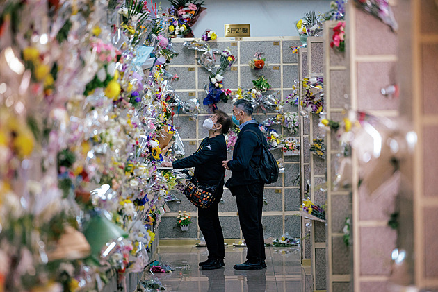 Mrtví patří na hřbitov, vzkázala Čína. Zakázala přechovávání ostatků v bytech