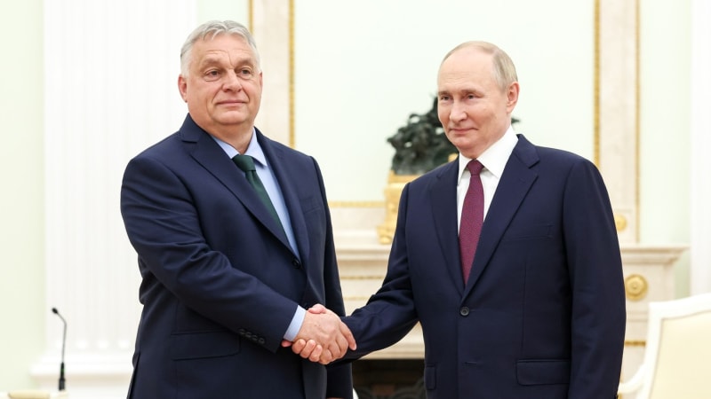 Jsem vám k dispozici, nabízel se Orbán Putinovi. Rozesmál ho bajkou, citují média přepis hovoru