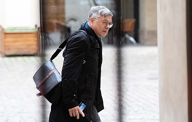 Sloučení televize s rozhlasem se nechystá, řekl Klempíř řediteli ČT Chudárkovi