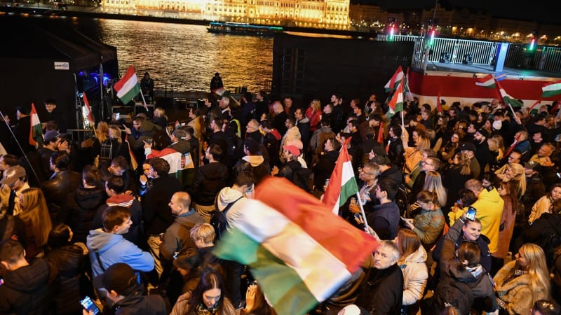 Vítězství Magyara ocenila von der Leyenová i Macron. Pavel vyzdvihl vysokou volební účast