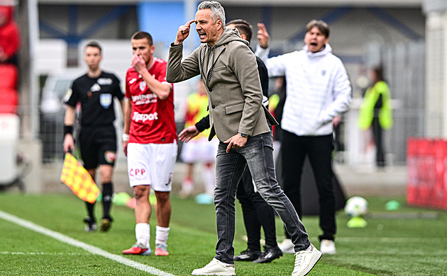 Porážka s Pardubicemi a konec. Olomouc odvolala Janotku, mužstvo přebírá Hapal