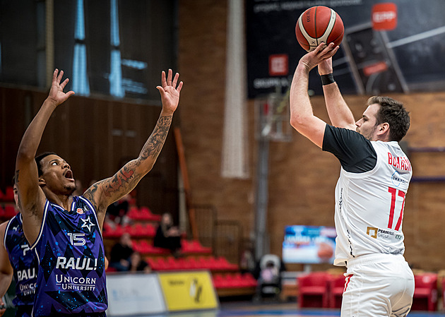 Nymburk, Slavia a jiné sňatky z rozumu. Turkům přinesl tituly, PSG brzký krach