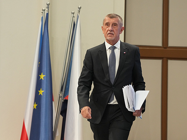 Babiš chápe, že má Pavel k NATO vztah. Na summit ho vzít ale nechce