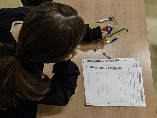 Deváťáci opět psali přijímačky. Druhý pokus z matematiky jim přišel těžší