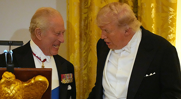 Karel III. si utahoval z Trumpa: Bez nás byste mluvili francouzsky