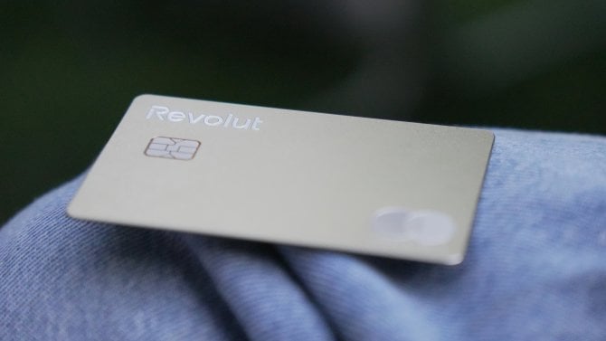 Revolut naletěl podvodníkům a sám jim vydal data: unikly jména, doklady i ověřovací selfie
