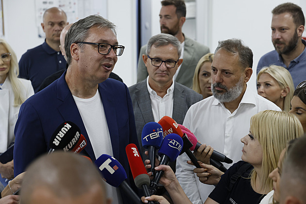 Srbský prezident Vučić rezignoval. Zemi čekají předčasné volby