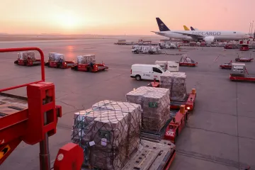Útok na terminál letiště v Rijádu způsobil požár