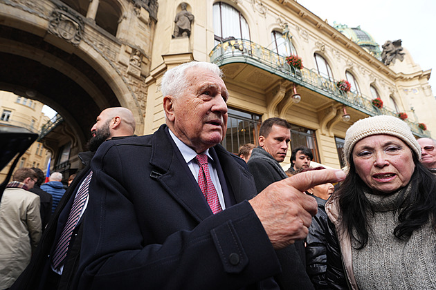 Neslyšíme slovo mír, posteskl si Klaus v projevu. Chválil Babiše, že jde proti proudu